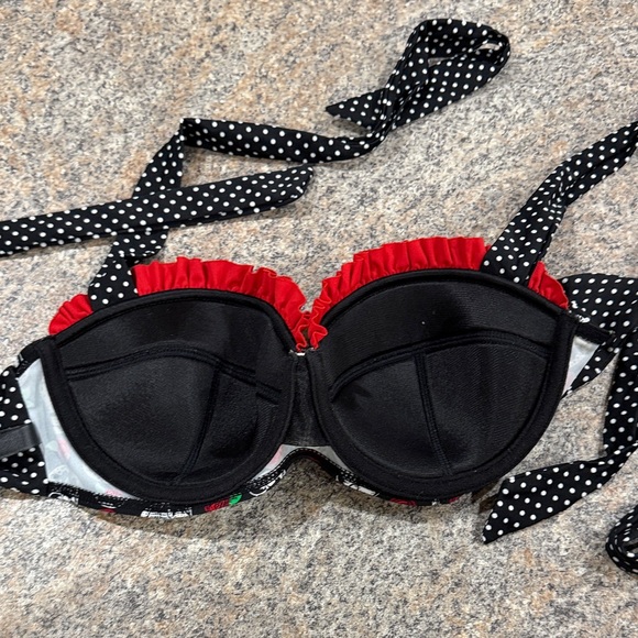 Hot Topic Skull Print Bikini with Red Accents and polka dots size medium - Picture 10 of 11